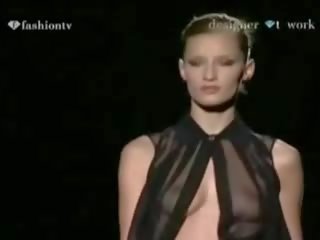 Oops - lingerie runway mov - ver através e nua - em televisão - compilação