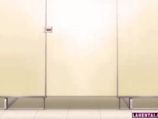 Hentai miúda fica fodido a partir de atrás em público quarto de banho