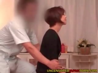 Нецензурирани японки x номинално клипс масаж стая мръсен филм с groovy милф