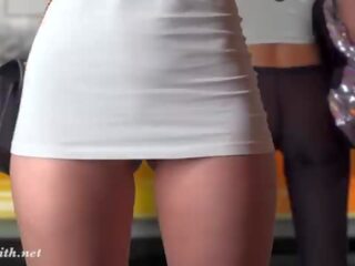 Upskirt berkelip dalam subway — virtual realiti dengan jeny smith