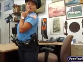 Latina policía oficial follada por pawn joven en la cuarto trasero