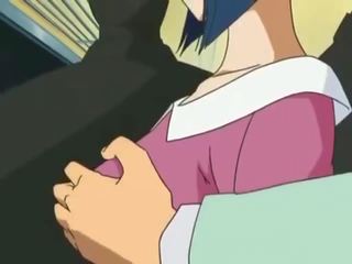 Splendid bábika bol skrutkované v verejnosť v anime