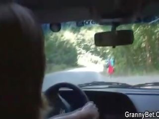 Régi prostituált jelentkeznek szögezték -ban a autó által egy idegen