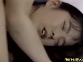 Japoneze aziatike infermiere dorëshkathët nga të saj colleague
