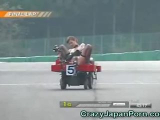 Juokingas japoniškas suaugusieji video race!
