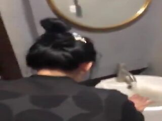 Jednoduchý japonské mladý dáma len fucked v airport kúpeľňa: x menovitý klip 53 | xhamster