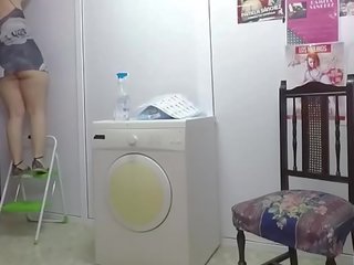 Trabalhando em casa com mini-saia, você saber o que happens.jav247