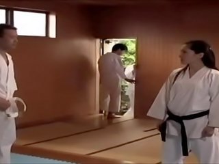 Japán karate tanár rapped által studen twice