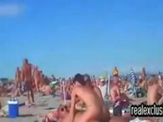 Publike lakuriq plazh qejfli e pisët video shfaqje në verë 2015