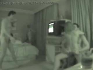 Swingeri sunt filmat secret în timpul noapte de grup sex video și baund
