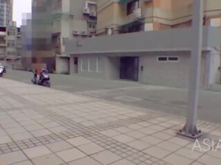 Modelmedia asia-picking jusqu'à une motorcycle femme sur la street-chu meng shu-mdag-0003-best original asie adulte vidéo vid