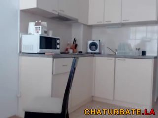 Trẻ busty vô tội 18 thiếu niên với bím tóc phun trên cẩm tại www&period;chaturbate&period;la